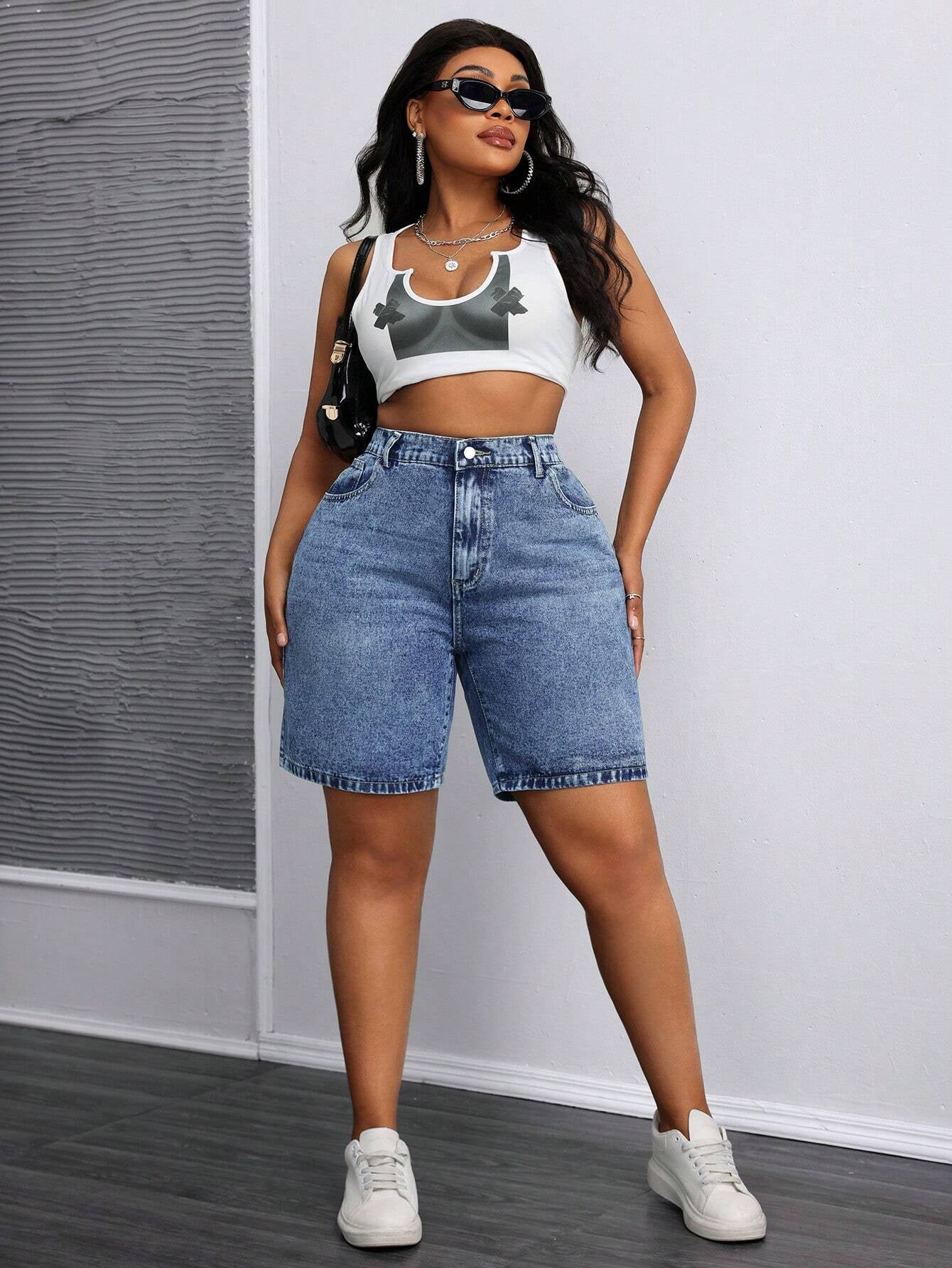 SHEIN Ezwear plus Size Water Wash Slanted Pocket Straight Leg Denim Shorts Summer Outfits for Women Festival Outfits Bermuda Shorts Casual
